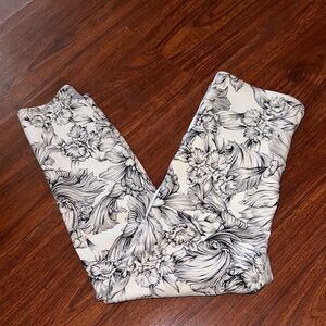 Balance Collection Floral Black and White Leggings size small.